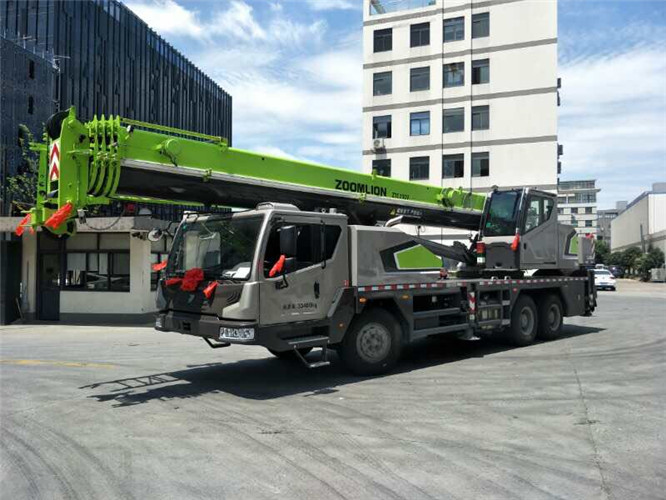 锡林郭勒盟跨街广告牌的高空安装注意事项
