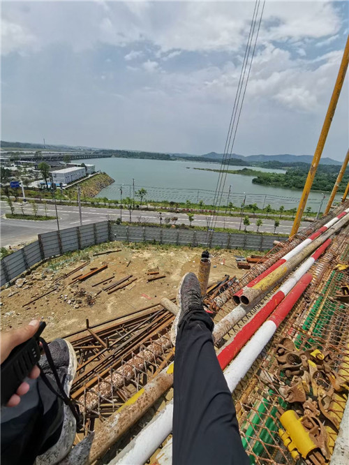 锡林郭勒盟作业中发生设备损坏或人员意外，责任怎么划分？