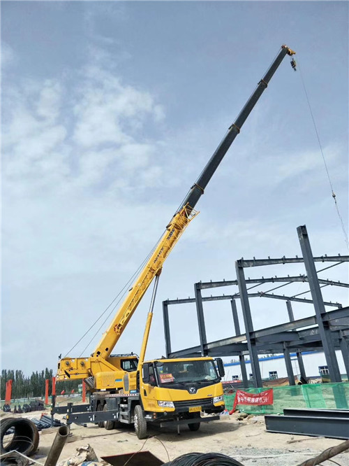 锡林郭勒盟超高层建筑钢结构吊装案例